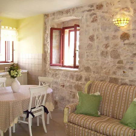 Apartment With A Parking Space Komiza, Vis - 9247 Komiza