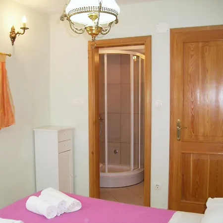 Apartment With A Parking Space Komiza, Vis - 9247